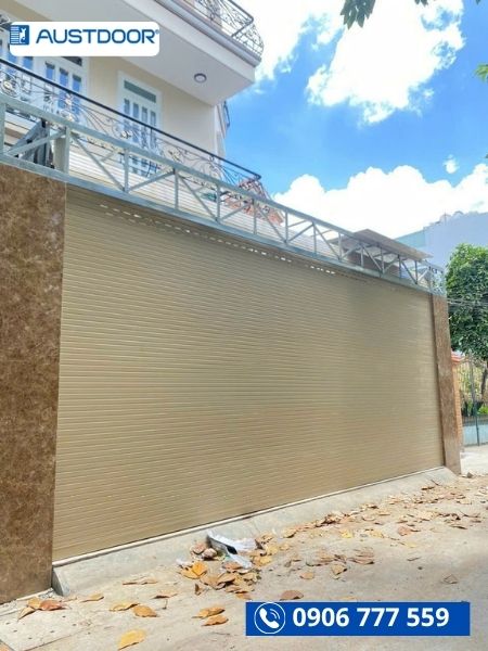 Cửa Cuốn Khe Tho&aacute;ng Hay Tấm Liền? N&ecirc;n Chọn Loại N&agrave;o?