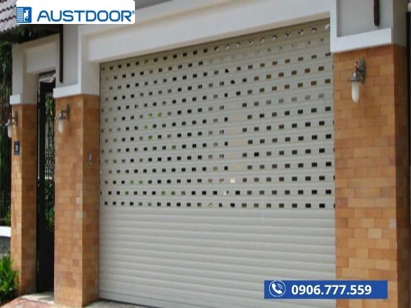 So Sánh Austdoor và BossDoor: Nên Chọn Hãng Nào Tốt Nhất?