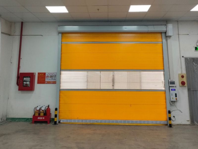 Cửa Cuốn PVC AD2000 – Giải Pháp Cửa Cuốn Nhanh Hiện Đại Cho Nhà Xưởng Và Kho Công Nghiệp