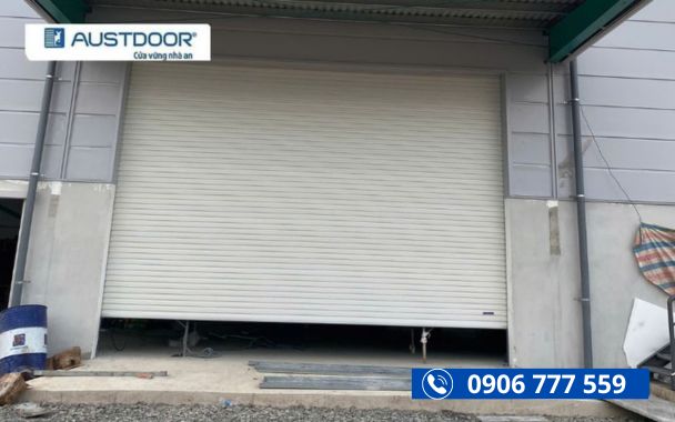 Cửa cuốn th&eacute;p tấm liền CB tại KCN Nam T&acirc;n Uy&ecirc;n
